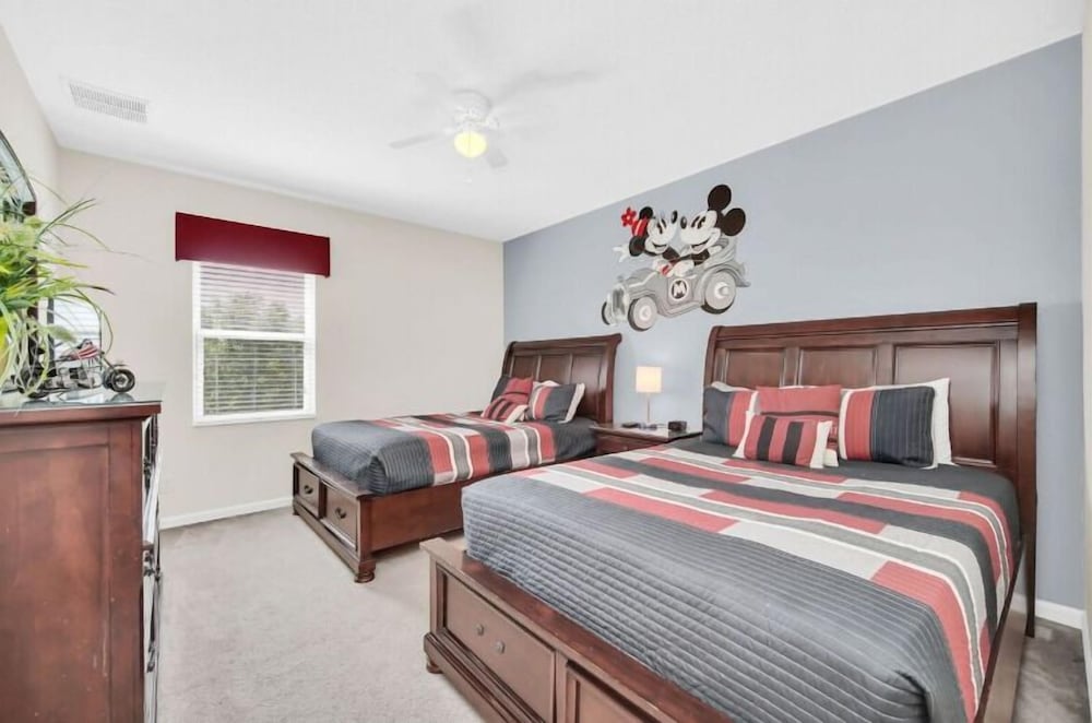Stunner 6Br W/ South Pool, Lake View & Near Golf
