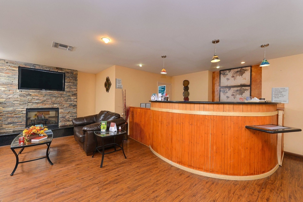 Econo Lodge Junction view 2