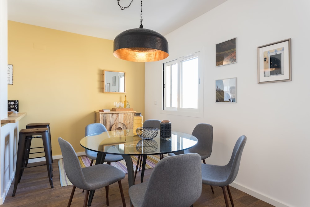 Alfama Lounge Three-Bedroom Apartment w/ River View and Parking - by LU Holidays