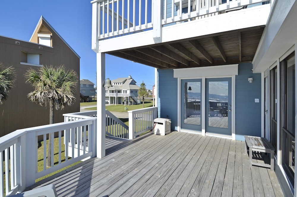 Beachfront Dolphin by Ryson Vacation Rentals