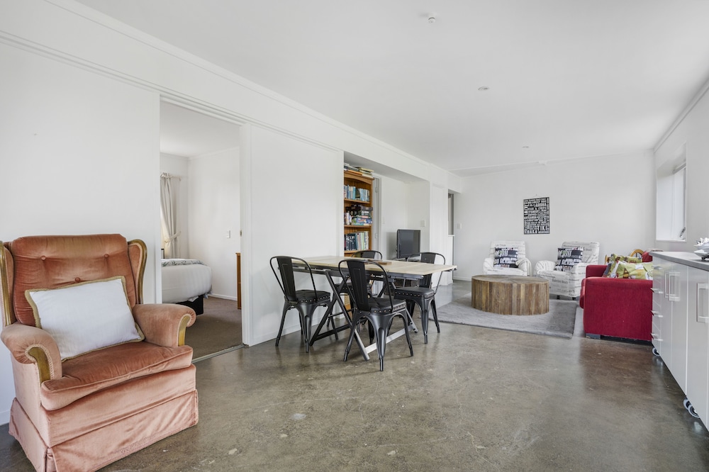 Bright 3-Bedroom Unit - WiFi & Parking view 4