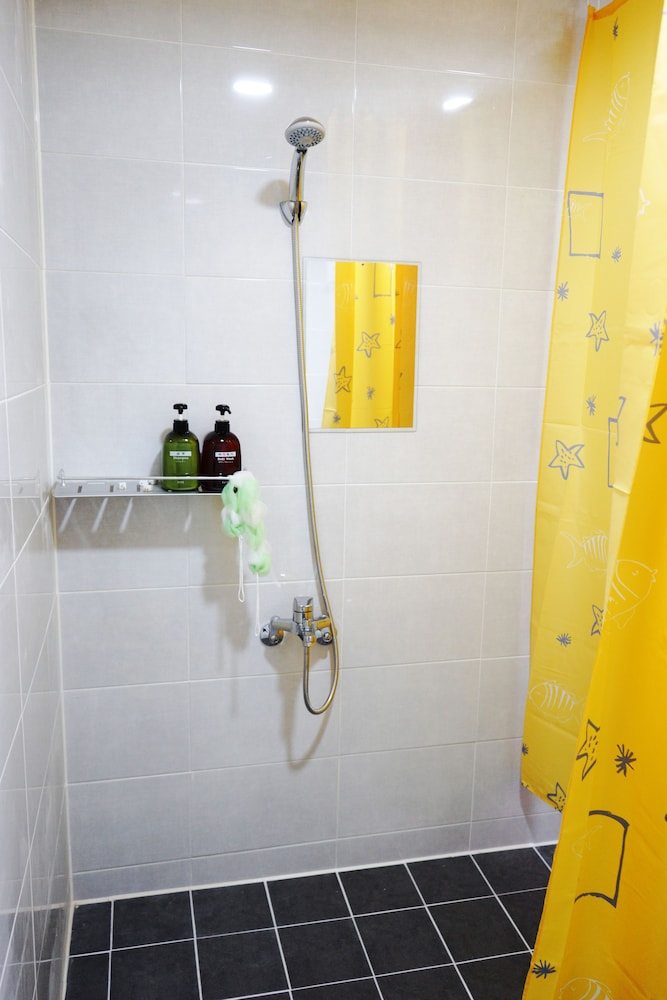 Onna Guesthouse - Hostel