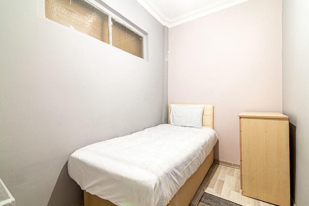 Central Flat Close to Cevahir Shopping Mall