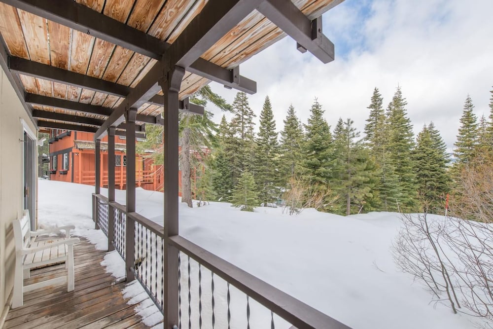 Mahogany by Avantstay Snowbird Cabin w Full Chamberlands Access