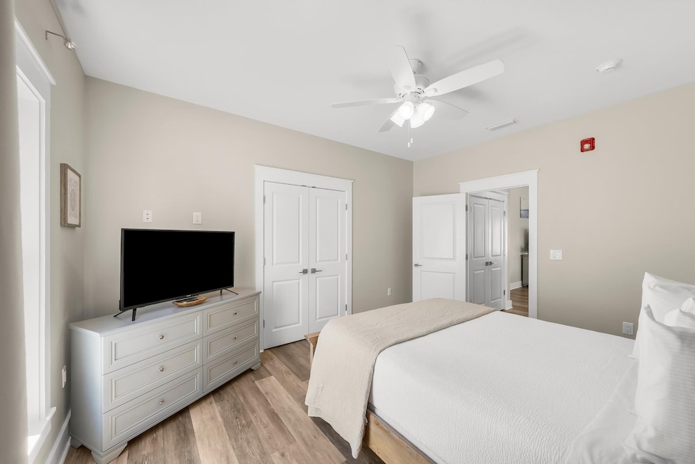 Pet Friendly Beach House - Marina View
