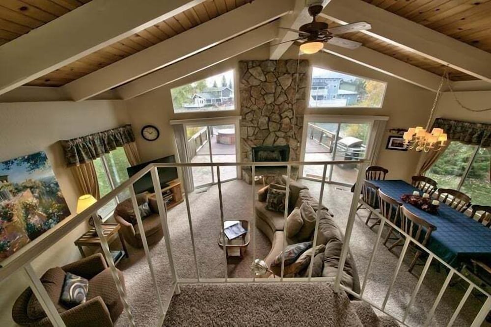 1673 Venice Drive 4 Bedroom Home
