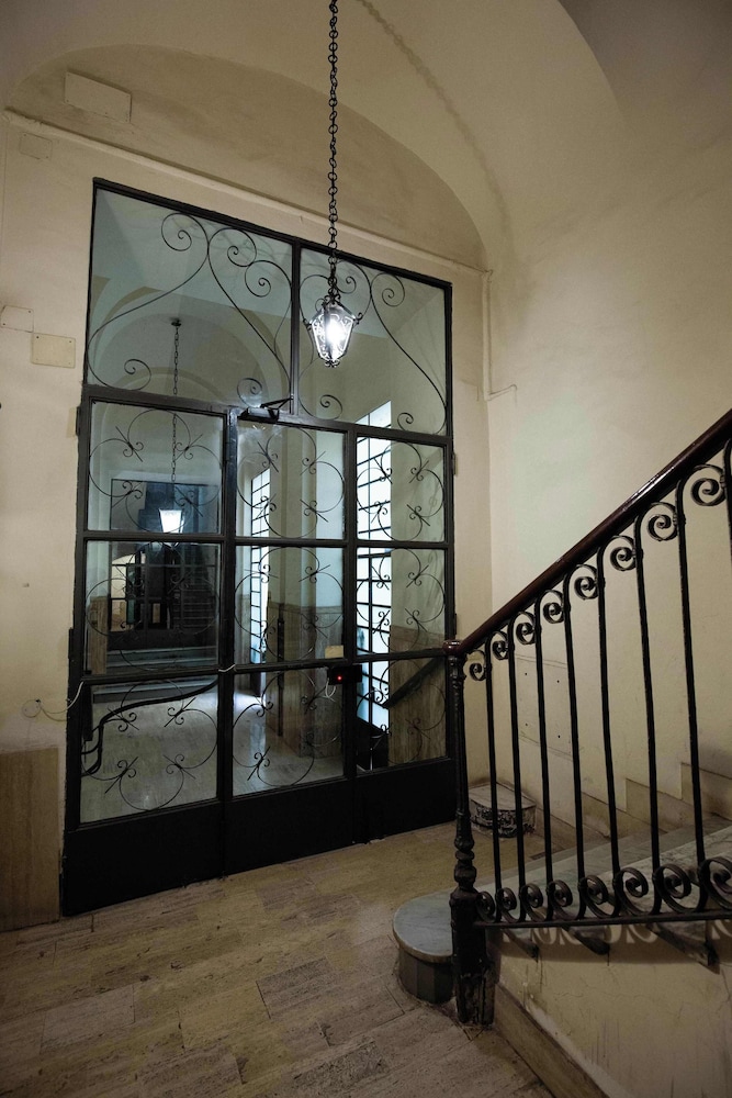 Colosseum Holidays - Luxury 3 Bedroom Apartment