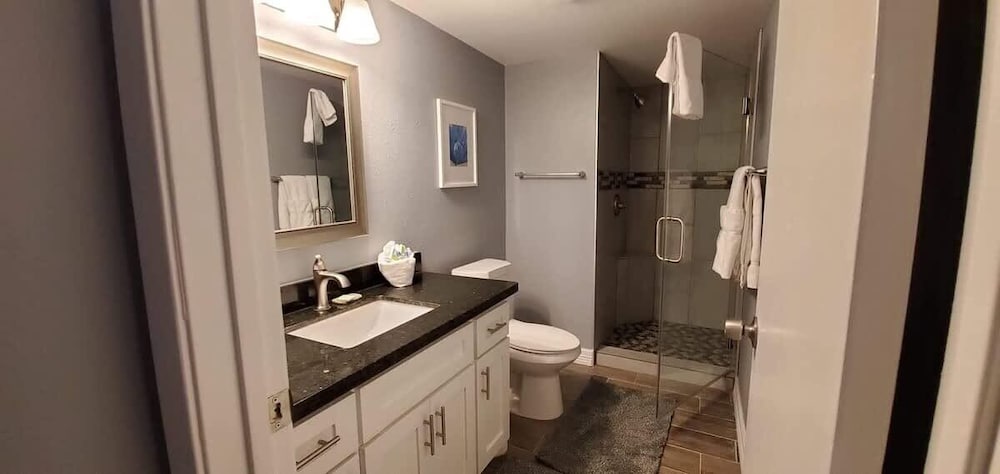 Saida Beachfront Luxe Condo Two Heated Pools 2 Bedroom Condo