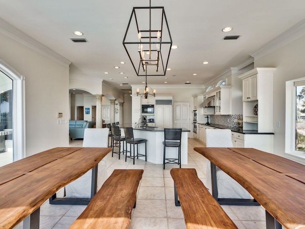 Stunning Views! 9BR Gulf Front Home, Pool, Elevator, Pool Table