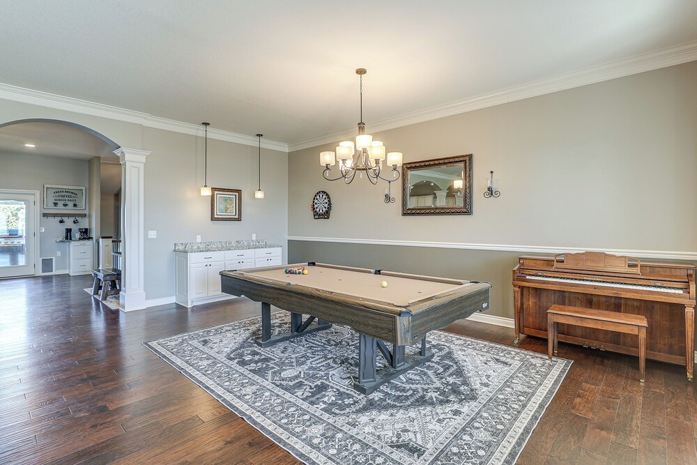 Balcony & Patio: Spacious Home in Bel Aire!