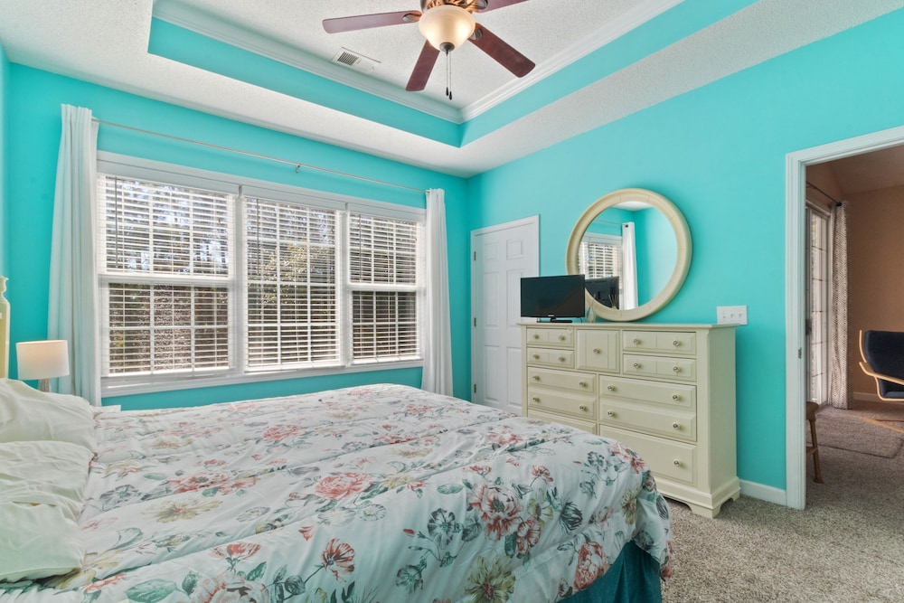 Arbor Trace #635 3 Bedroom Condo by RedAwning view 2