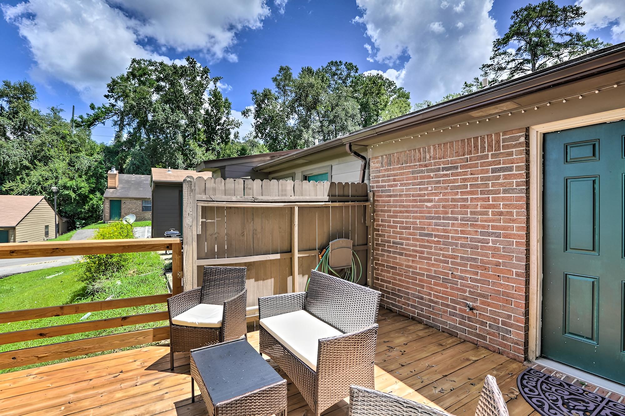 Quaint Tallahassee Townhome ~ 2 Mi to Fsu! view 2