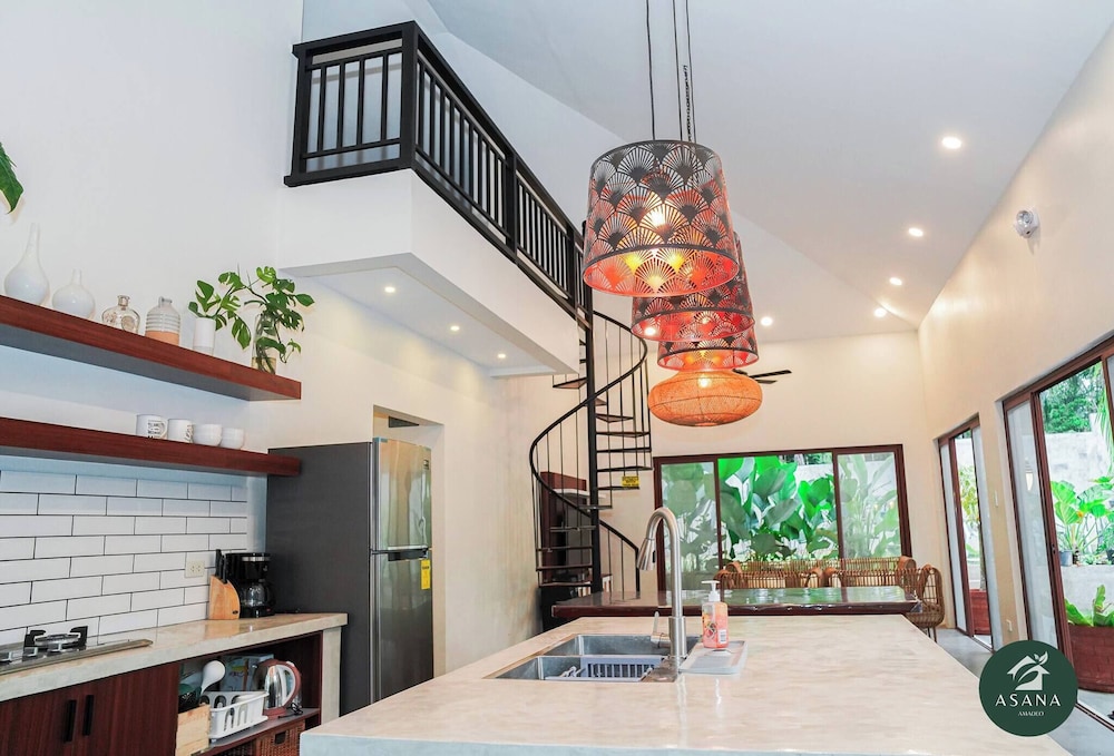 Modern Tropical 2BR Villa & Pool Retreat in Amadeo