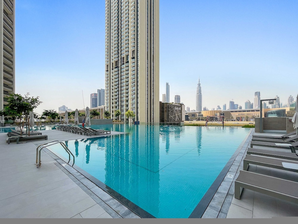 Silkhaus Modern Chic in New Tower Pool Gym