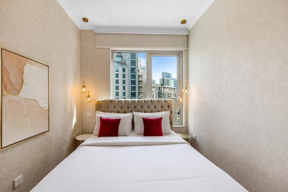 Lavish 3BR Besides Burj Khalifa and Fountain view