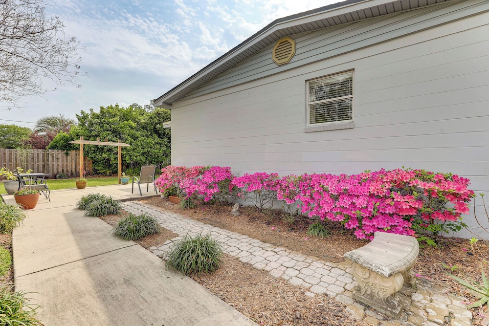 Family Home 5 Mi to Riverwalk & Jaguars Games!