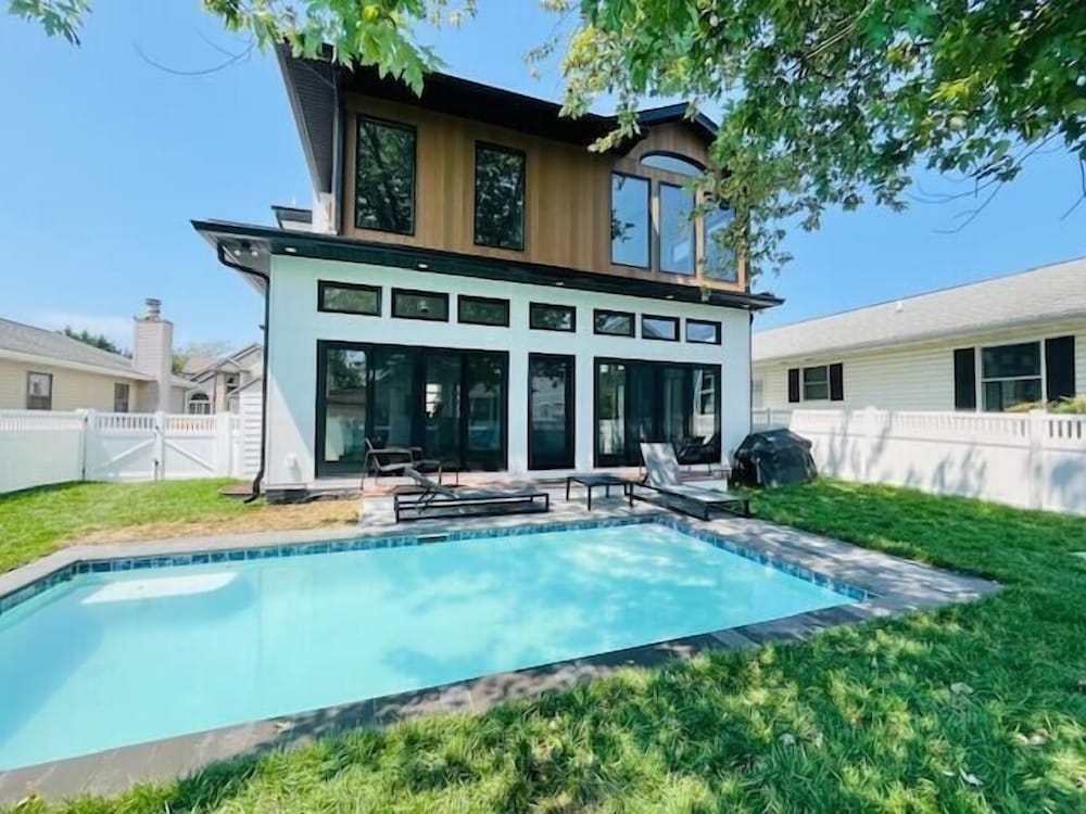 Sandalwood Street 306