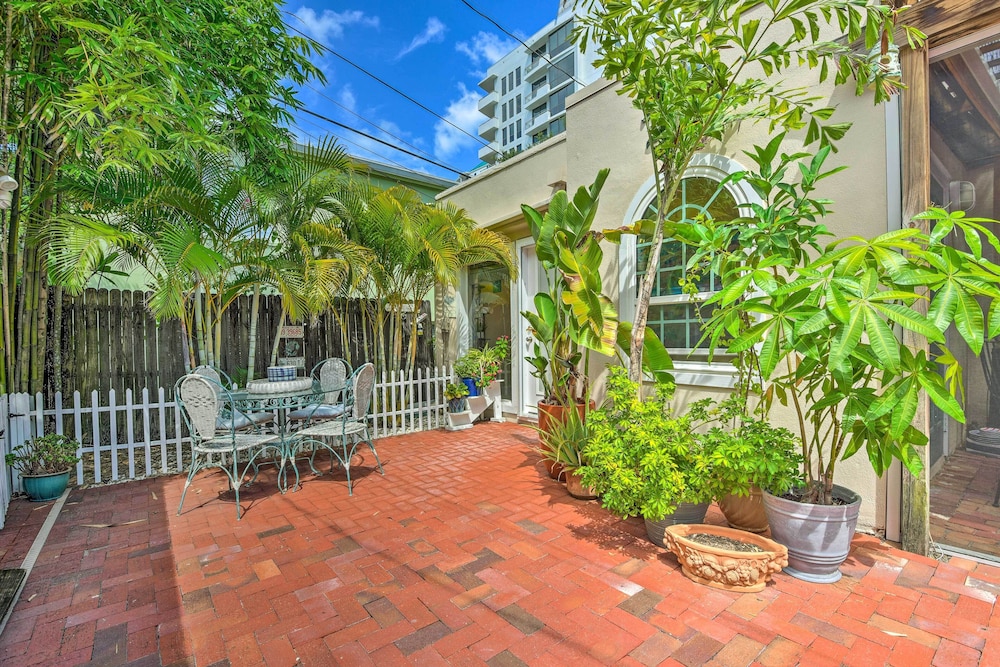Sarasota Home in Historic District w/ Patio!
