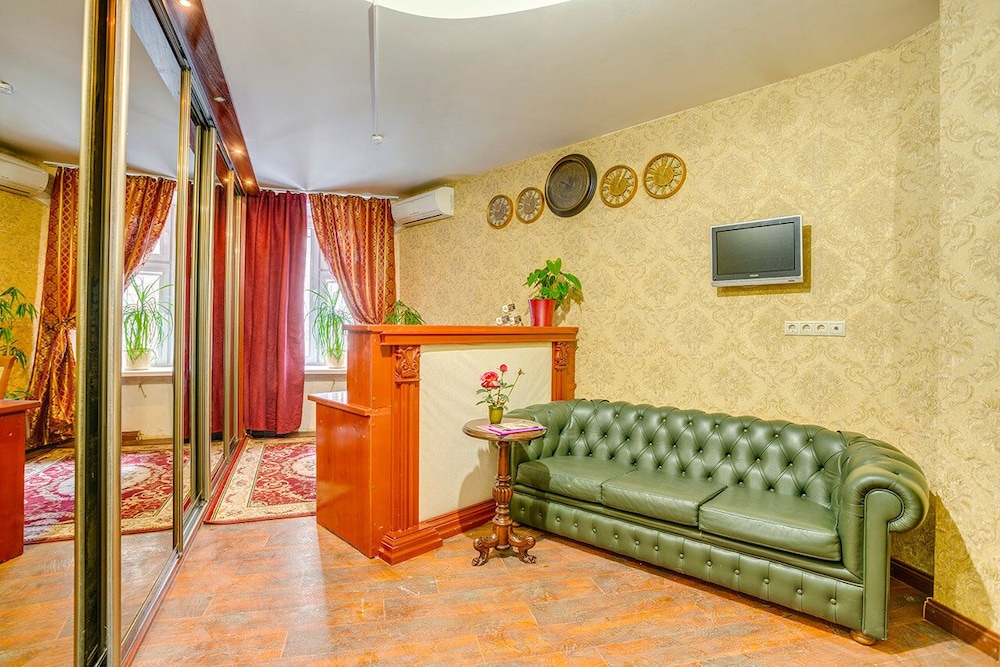 Golden Hotel