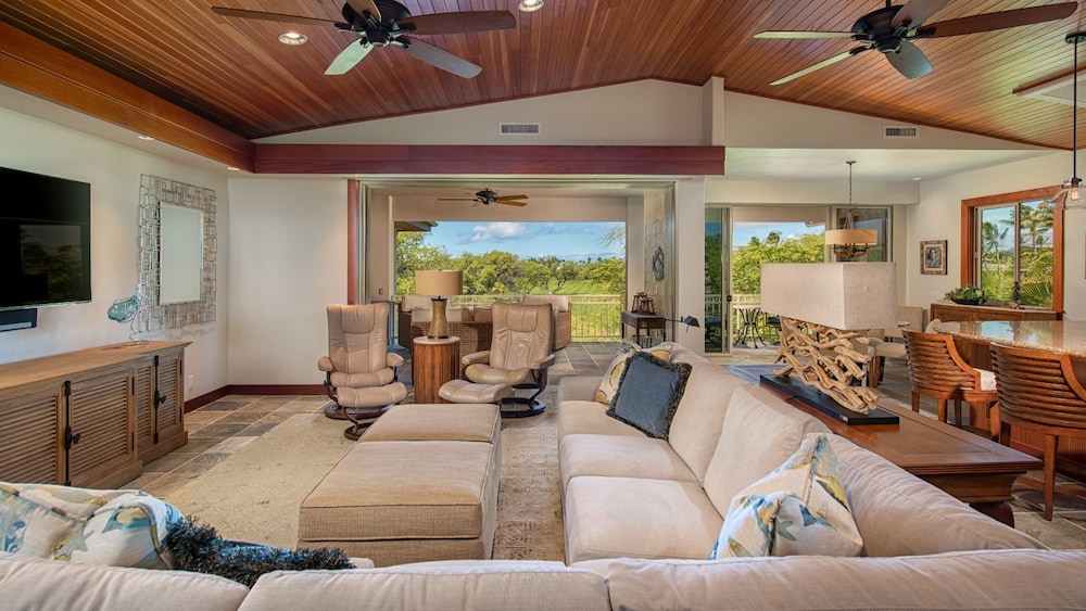 Spacious Townhome - Stunning Golf Course Views - Pool & Fitness- Vrkcv