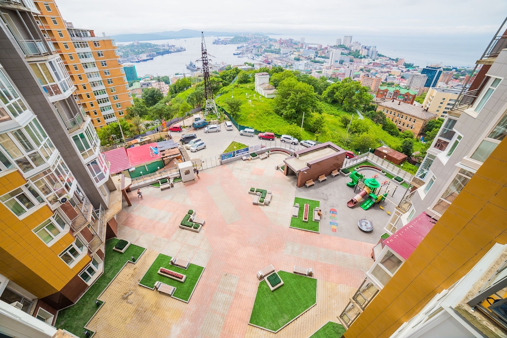Apartment on Komarova St. 58-106 view 2