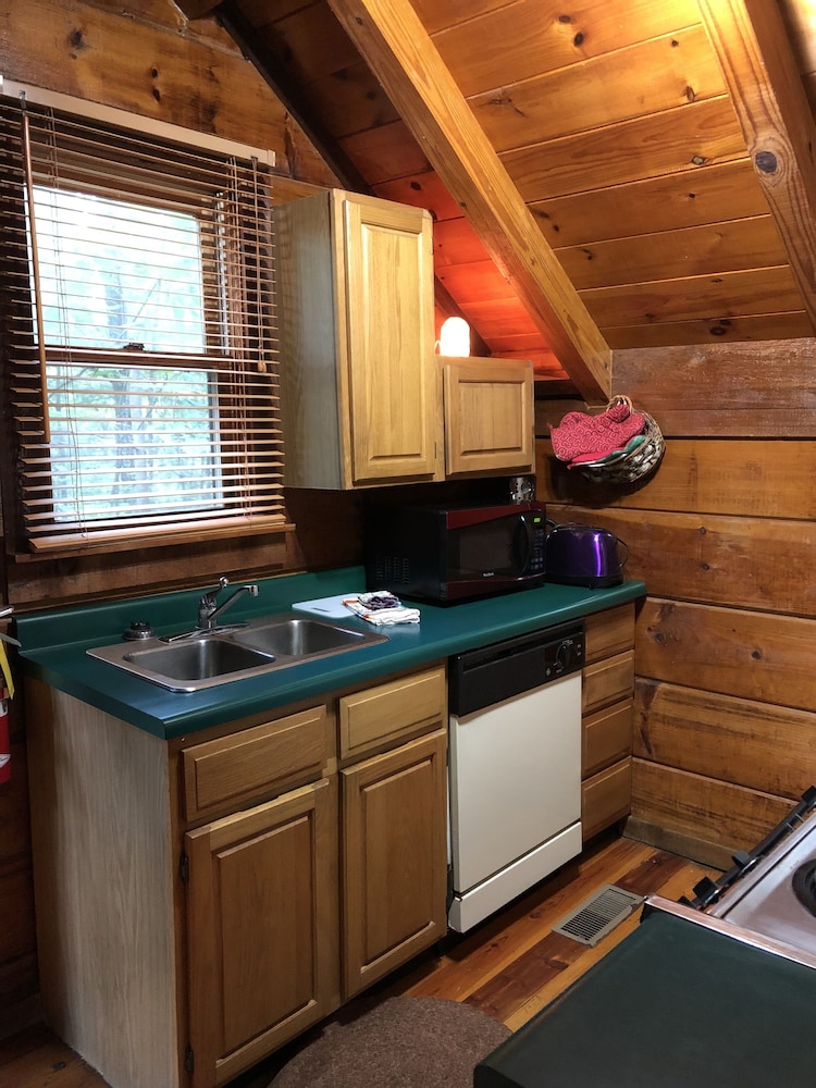 Gatlinburg Mountain Magic Hot Tub Cabins view 3