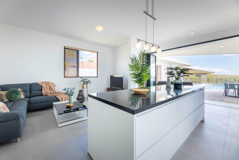 La Perla Chic Panoramic Designer Villa