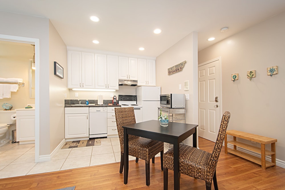 Huntington Beach Studio Blocks To The Beach And Downtown Studio Bedroom Apts by RedAwning view 3