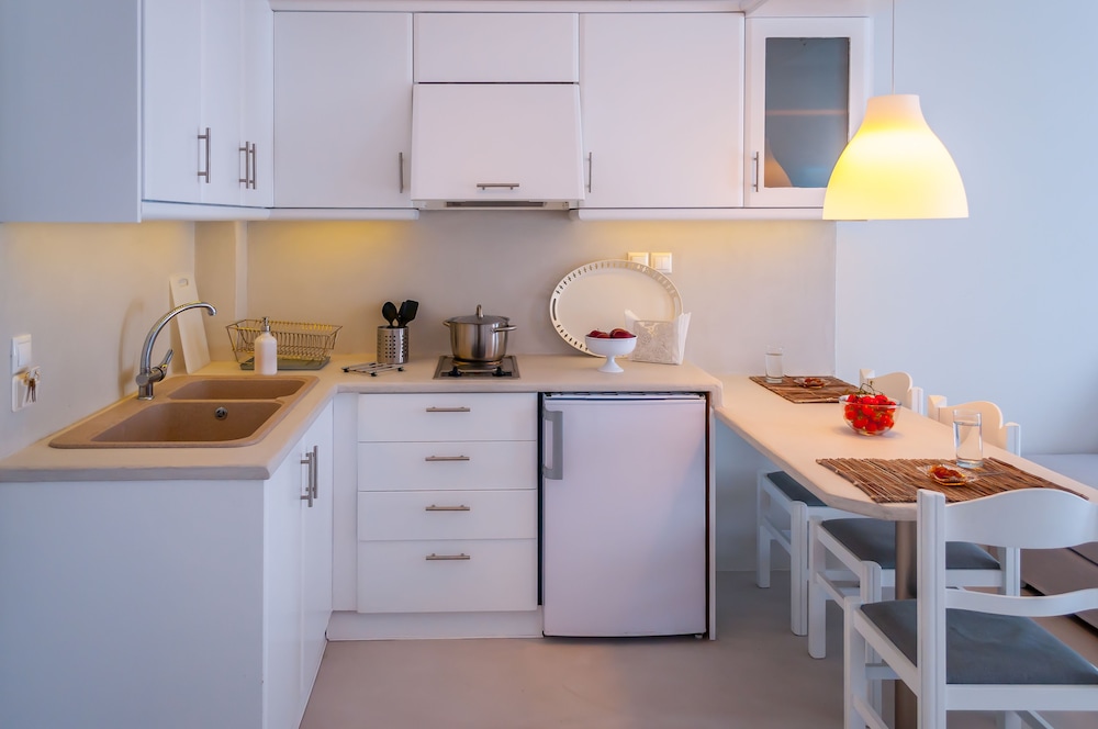 Milos Bay Suites