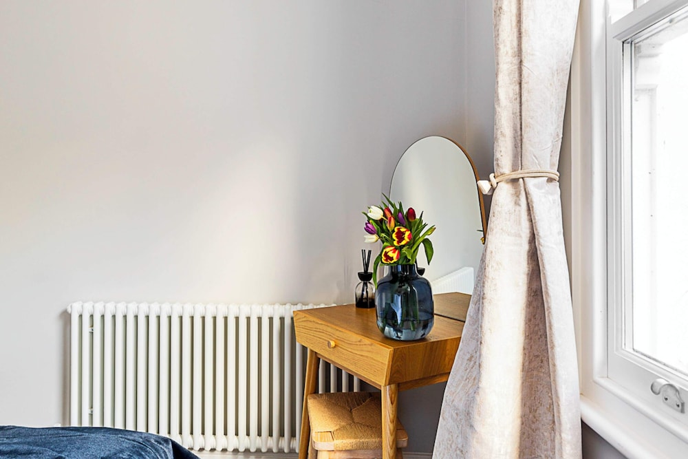 Lovely Bishops Park Flat