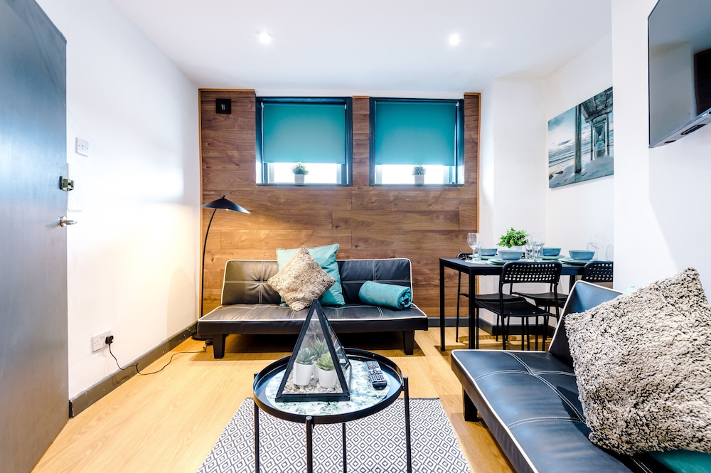 Stay With Empire - Tyldesley Rd view 3
