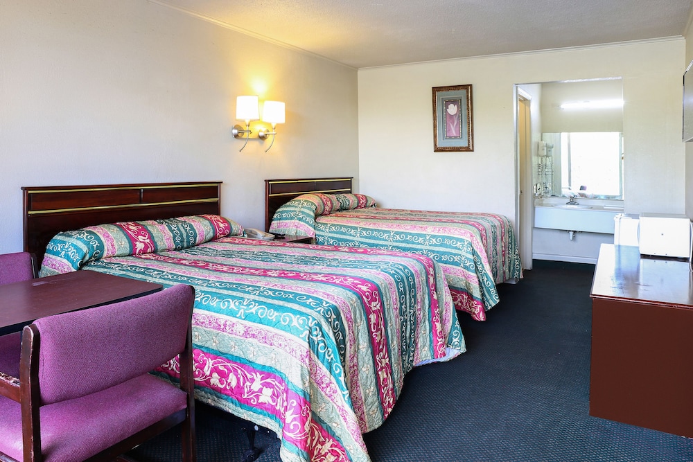 Opelika Vacations - Springwood Hotel - Property Image 36