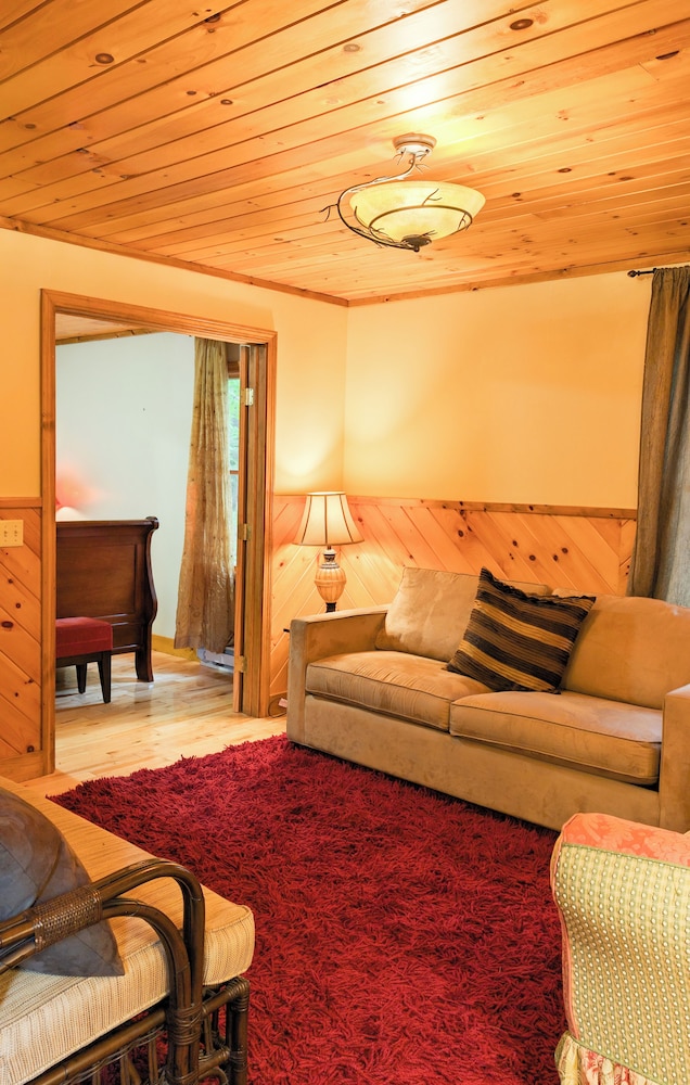 Hinckleys Dreamwood Cottages