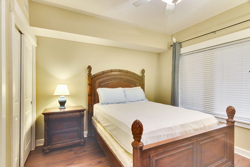 Grand Panama Beach Resort by Book That Condo