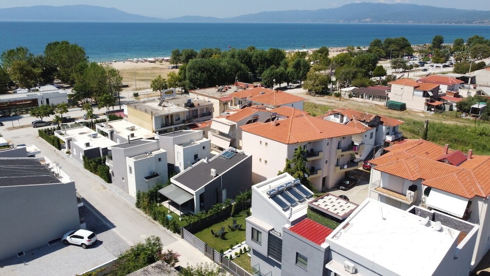 LUXSUITES