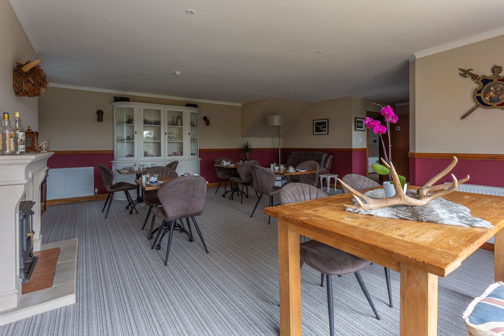 Braeburn Guest House / B&B