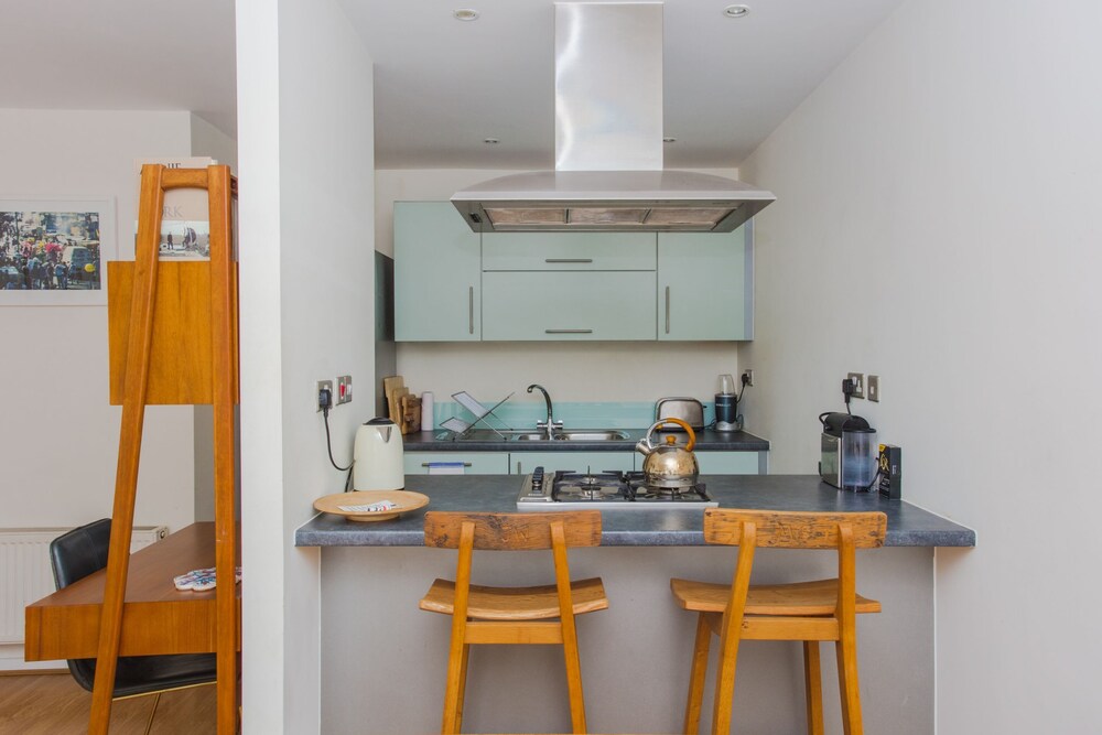 1 Bed with Balcony by Broadway Market & Columbia Road