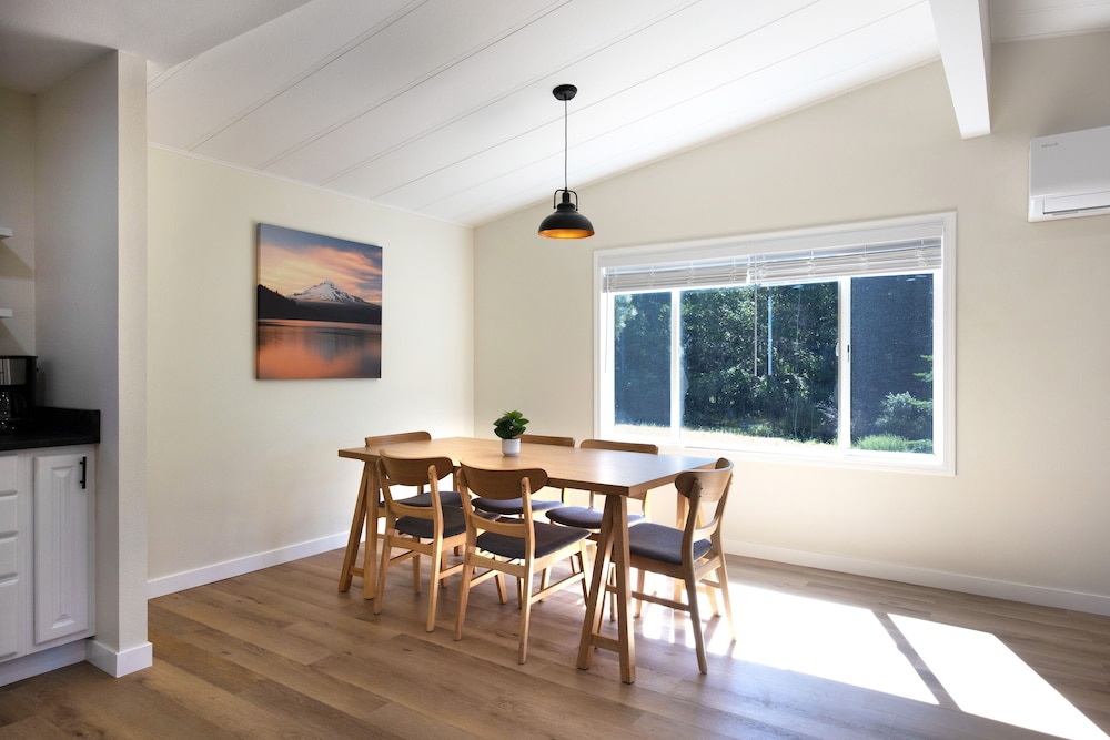Orchard Haven Guest House 2 Bedroom Home by RedAwning