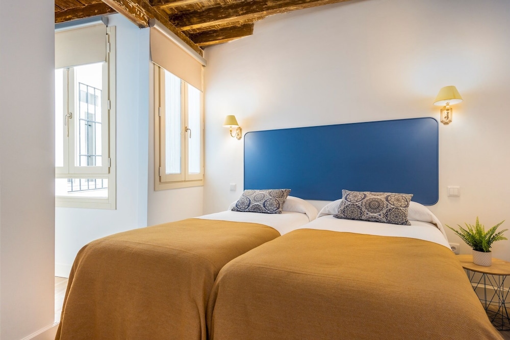 Beatiful & Quiet 2Bd Apartment Near the Cathedral, Padre Marchena III view 4