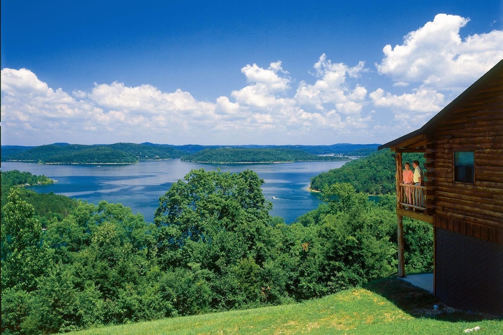 Lake Shore Cabins on Beaver Lake