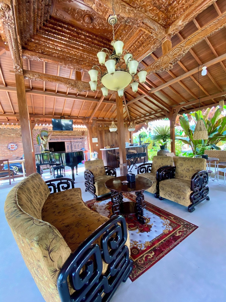 Omnni Villa Borobudur