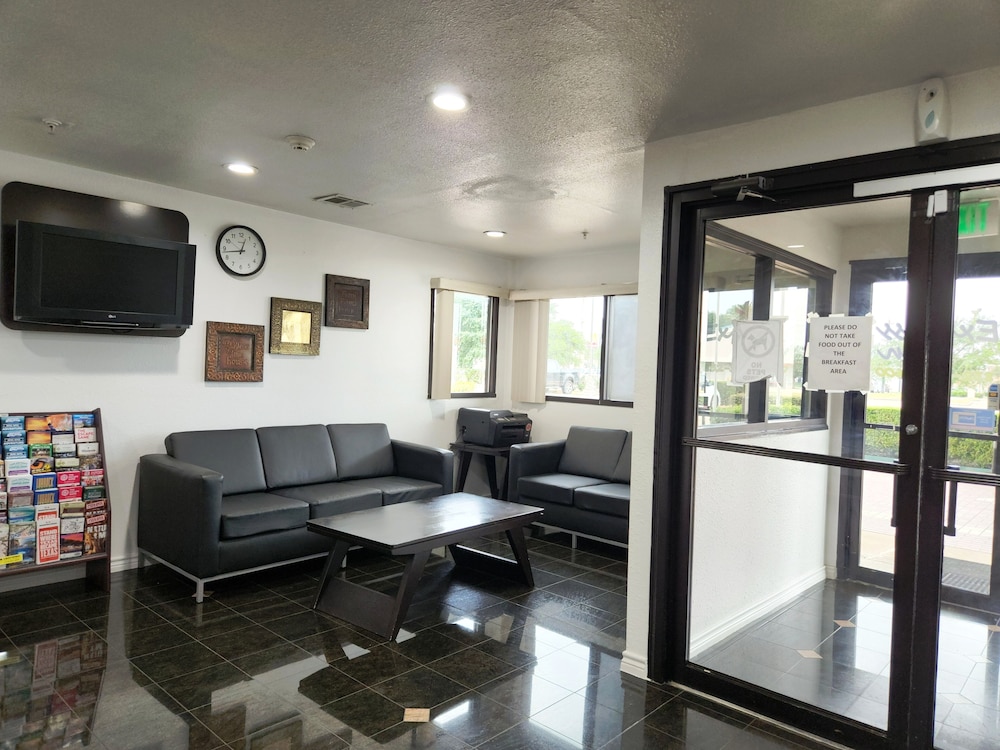 Express Inn Tomball view 3