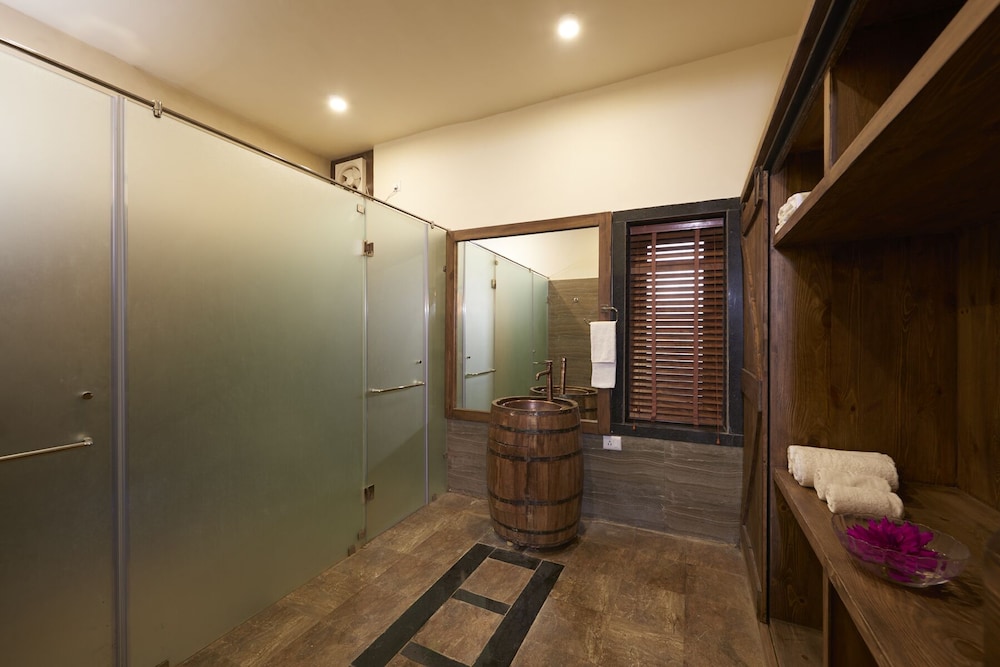 Aacorn Hideaway Resort & Spa