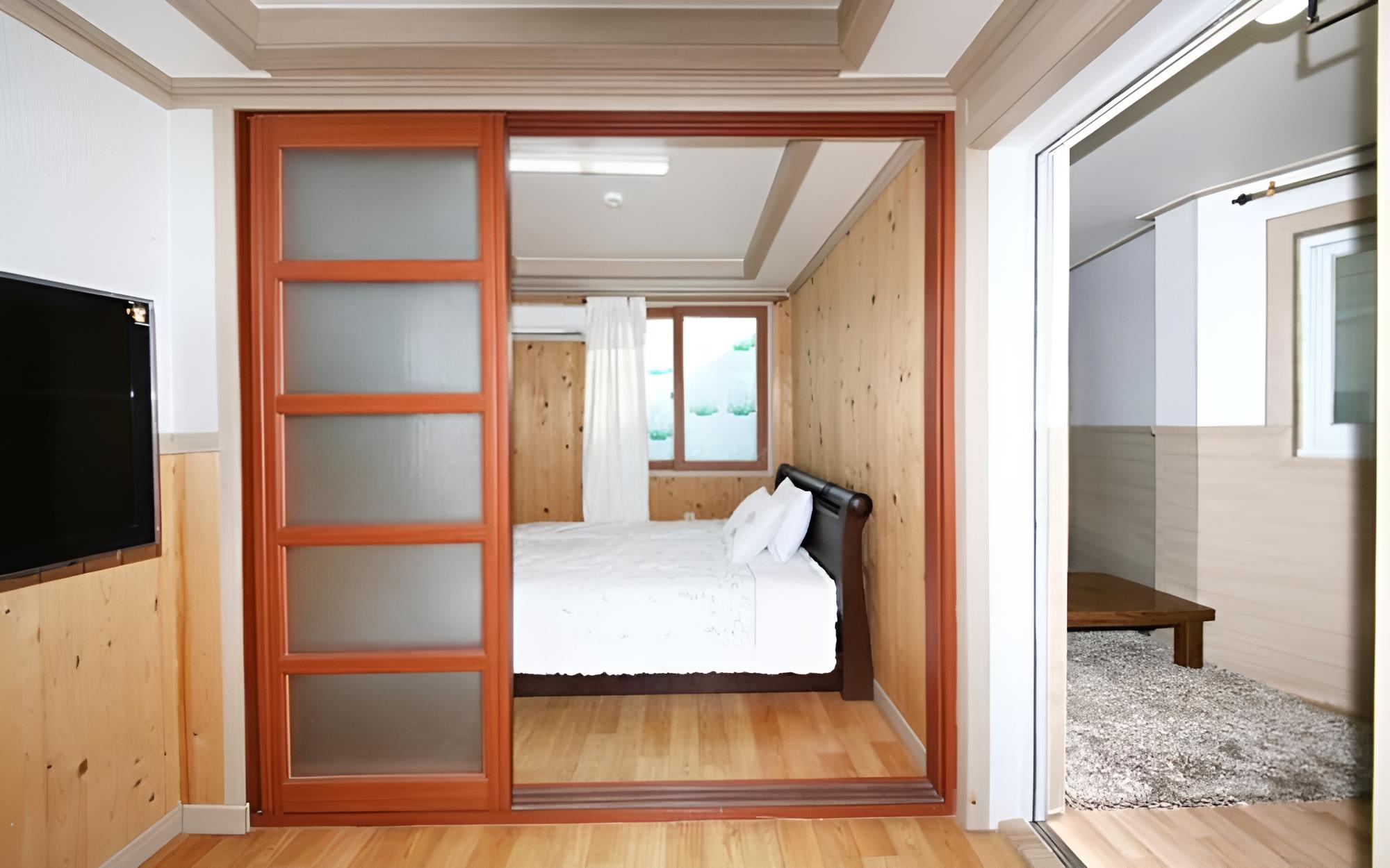 Sokcho Haemaleum Pension view 2
