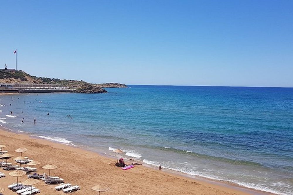 Villa - Private Pool, Free Parking & pet Friendly