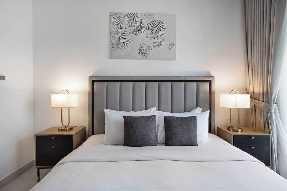 Burj Crown Lux Apartment by Dubai Mall
