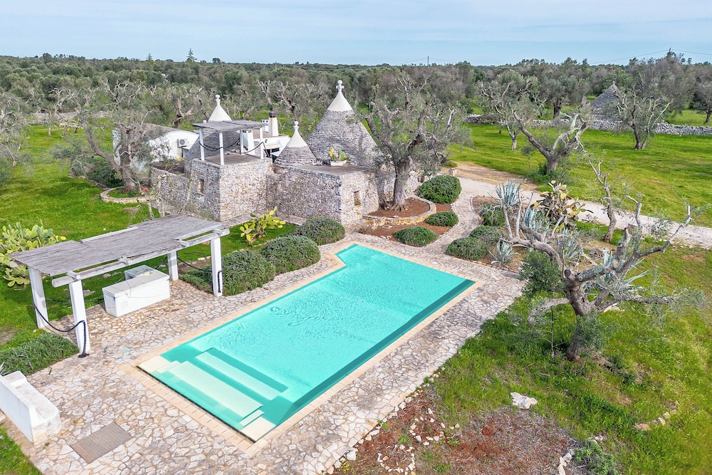 Trulli Crazy With Pool photo 2