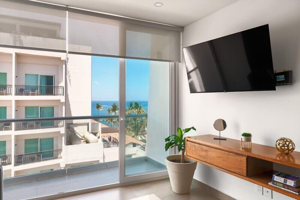 New 1 Br Unit 2 Min From Beach - Pool - King Bed