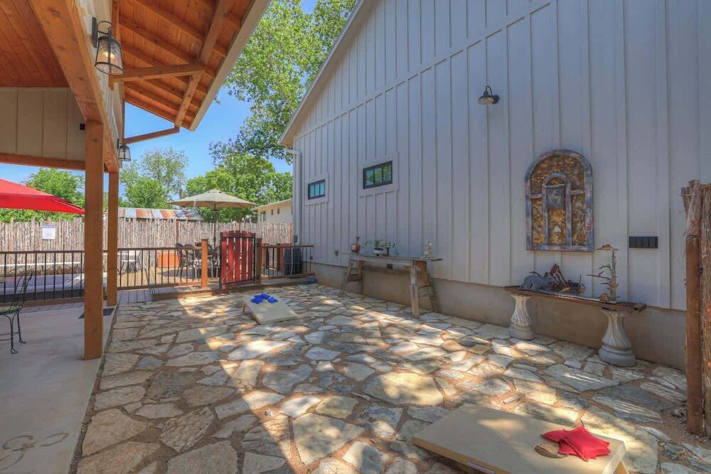 Casa Blanca-swim Spa-steps to Main Street!