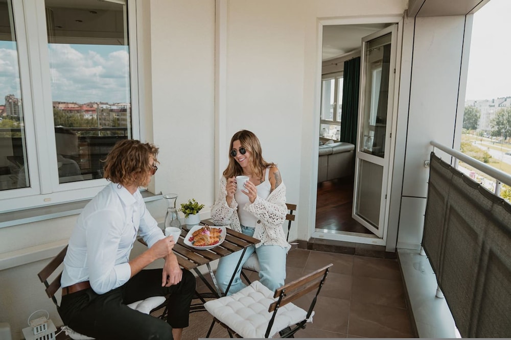 Chic Metro-side Apartment